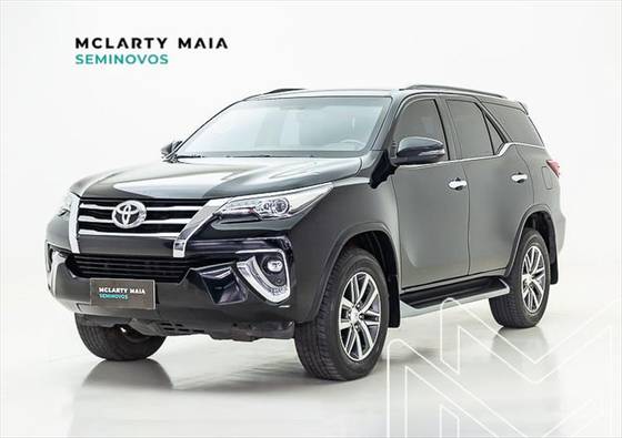 TOYOTA HILUX SW4 2.8 SRX 4X4 7 LUGARES 16V TURBO INTERCOOLER DIESEL 4P AUTOMÁTICO TOYOTA HILUX SW4 2.8 SRX 4X4 7 LUGARES 16V TURBO INTERCOOLER DIESEL 4P AUTOMÁTICO